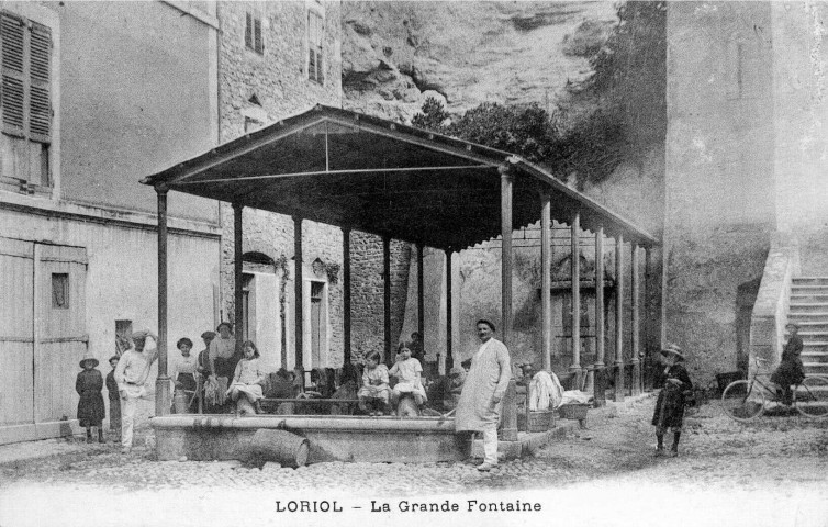 Le lavoir depuis 1825 rue de la Fontaine.