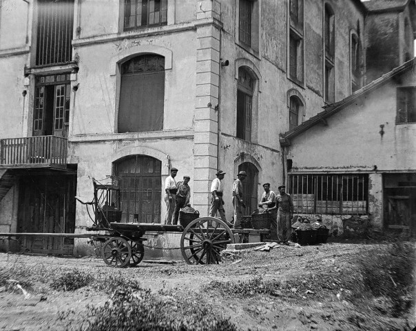 Valence. - Distillerie Audier Frères.