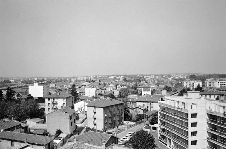 Bourg-lès-Valence.- Vue d'une partie de la ville prise de la terrasse des Archives départementales.