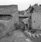 Étoile-sur-Rhône.- Le château Saint-Ange, descente ouest.