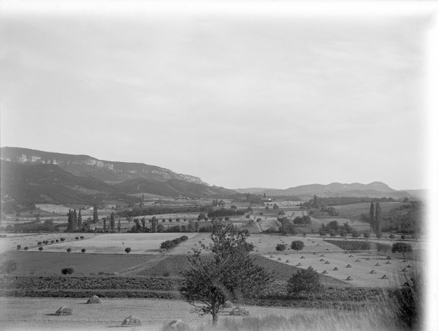 Montagnes d'Eyzahut et de Souspierre. - Vue lointaine depuis Charozat vers Salettes.