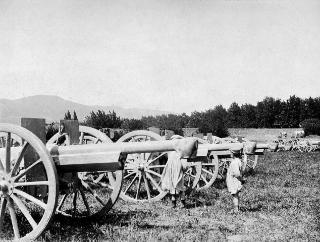 Armée.- Canons.