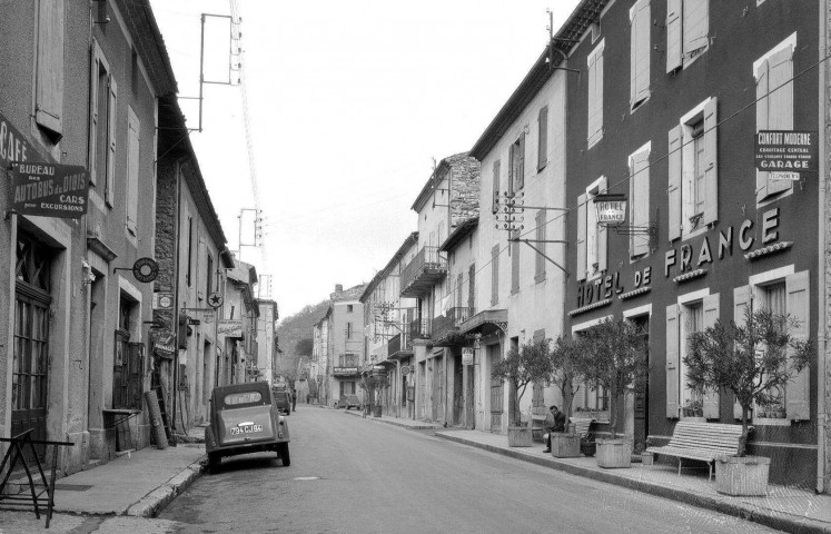 Châtillon-en-Diois. - Rue du Reclus.