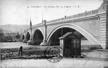 Valence. - Le pont en pierre sur le Rhône.