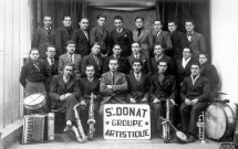 Jeunes hommes de l'harmonie en février 1942.
