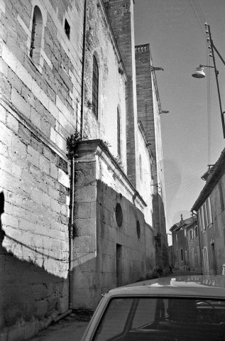 Grignan. - La façade sud de la collégiale Saint-Sauveur.