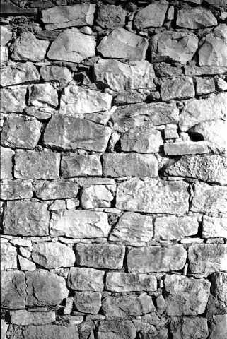 Pont-de-Barret. - Détail de parement de l'église Notre-Dame la Brune.