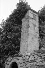 Omblèze. - Le clocheton de la chapelle Sainte-Madeleine du hameau d'Ansage, avant les travaux de dégagement en juillet 1979.