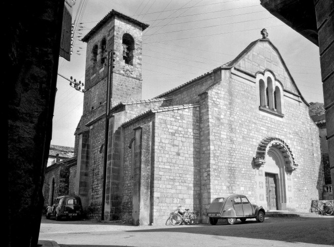 Châteauneuf-du-Rhône. - L'église Saint-Nicolas.