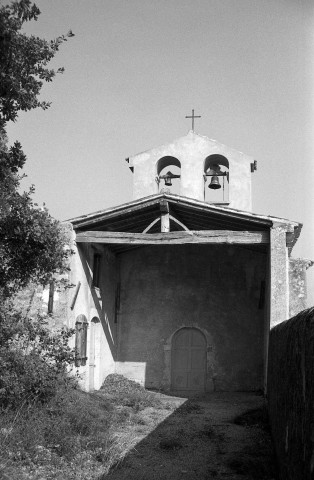 Aubenasson.- La façade occidentale de l'église Saint-Jean-Baptiste.