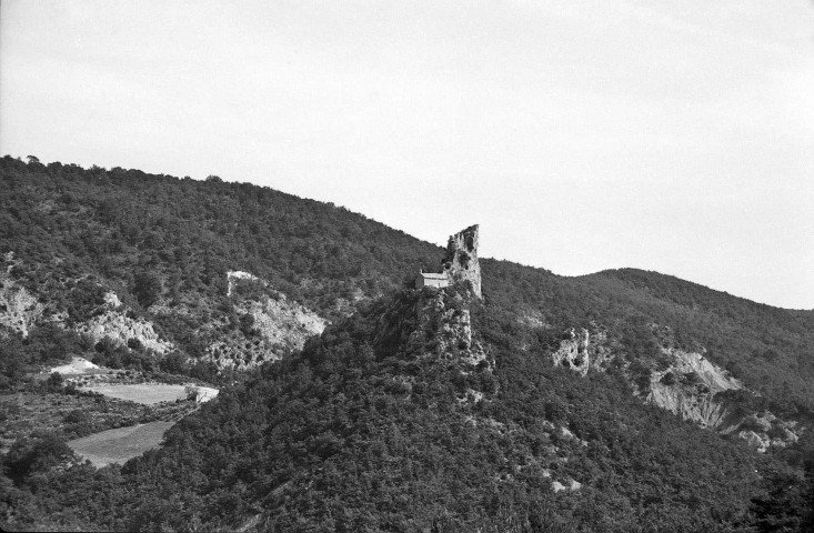 Bénivay-Ollon.- Vue générale de la chapelle Saint-Jean d'Ollon.
