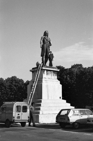Valence. - Statue de Championnet, le 23 mai 1979.