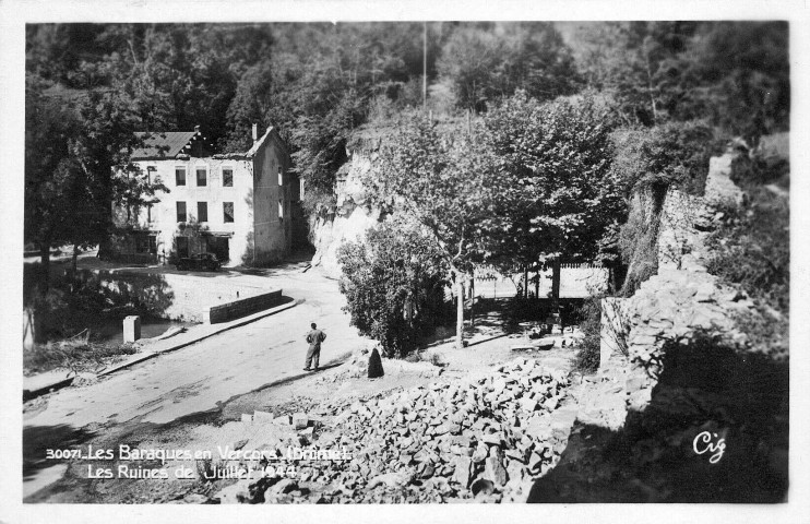 Dégâts des bombardements de juillet 1944 aux Barraques.