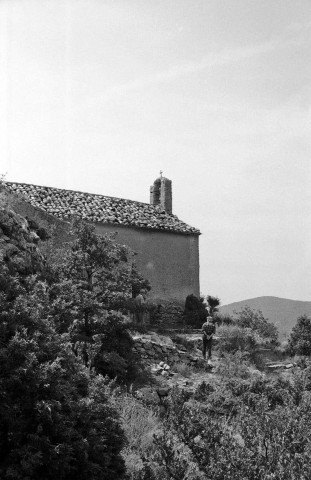 Bénivay-Ollon.- La façade nord de la chapelle Saint-Jean d'Ollon.