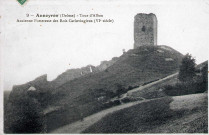 La tour et ruines de forteresse.