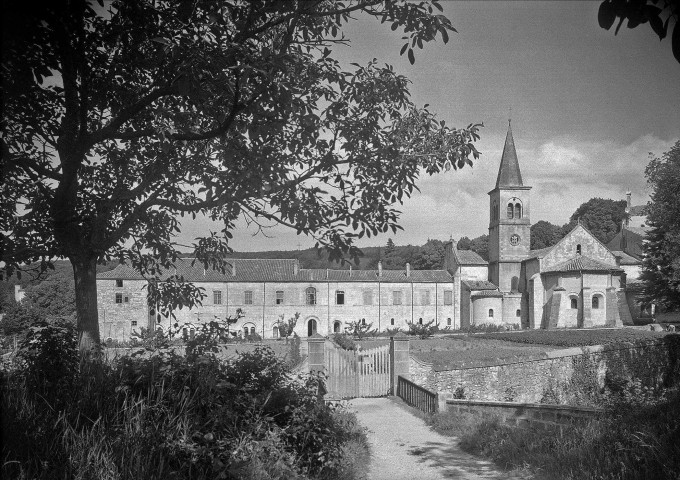 Montjoyer. - L'abbaye Notre Dame d'Aiguebelle.