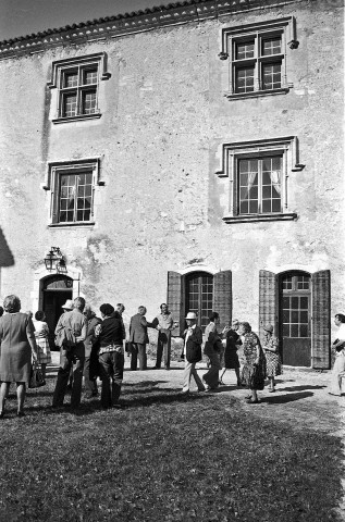 Montjoux. - Visite du château des Amis du Buis.