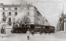 Romans-sur-Isère.- Passage du tramway devant la gendarmerie.