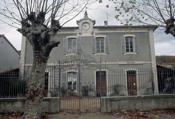 Saint-Sauveur-en-Diois.- L'école et la mairie.