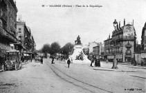 Place de la République et les rails du tramway de la ligne Valence-Chabeuil.