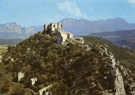 Soyans.- Vue aérienne des vestiges du château et de l'église.