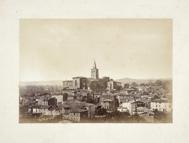 Saint-Donat-sur-l'Herbasse.- Vue du village et de la Collégiale.