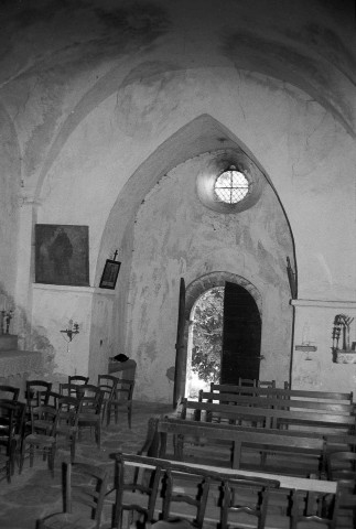 Suze-sur-Crest.- La nef de la chapelle Chosséon.