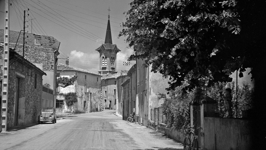 Cléon-d'Andran. - Le clocher de l'église Saint-Sauveur.