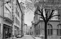 Dieulefit. - La mairie et la Tour de l'horloge.