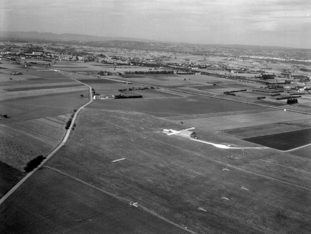 Pierrelatte. - Vue aérienne de l'aérodrome.