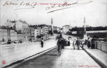 Entrée du pont en pierre, côté Drôme.