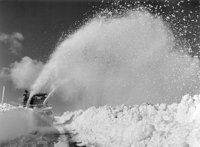 Bouvante.- Chasse-neige de la station de ski Font-d'Urle.