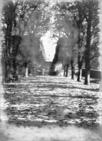 Avallon (Yonne). - La promenade Vauban.