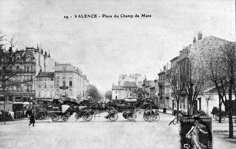 Marché aux bestiaux, place Aristide Briand.