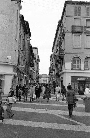 Valence. - Rue Émile Augier.