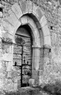 Sainte-Jalle. - Le porche de la chapelle Saint-Anastase.