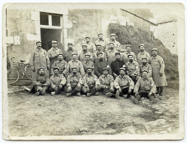 Groupe de soldats de la section médicale.