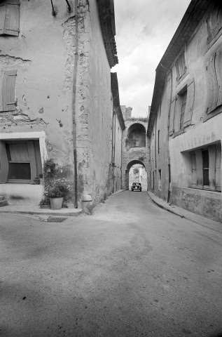 Taulignan.- L'arrière de la porte nord ou d'Anguille.