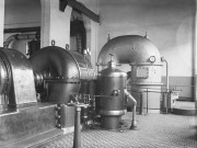 Montbard (Côte-d'Or). - Une turbine, de type "Rateau", du côté du régulateur pression.