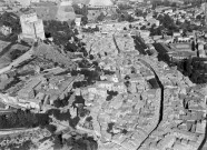 Vue aérienne de la ville et la tour.