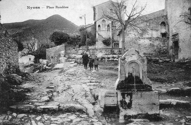 La place du Calvaire.