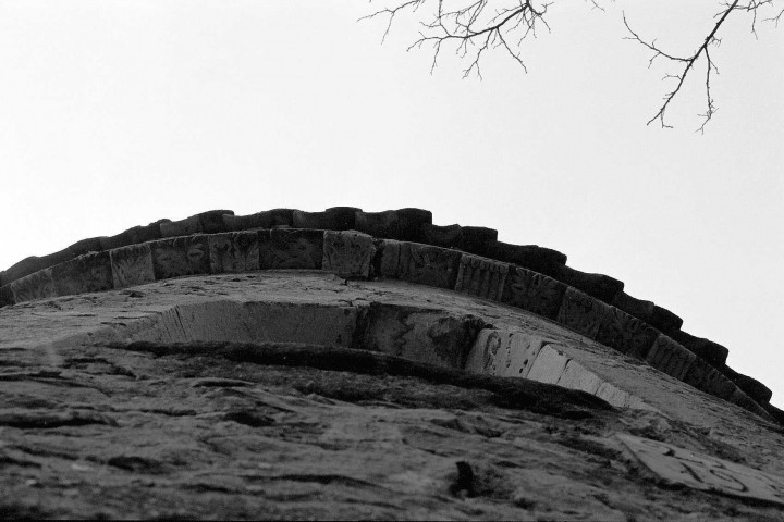 Bathernay. - Détail du chevet de l'église Saint-Étienne.