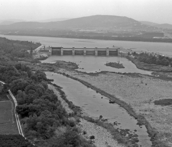 Vue aérienne du barrage.