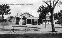 Valence.- Le lavoir public, place Danton.