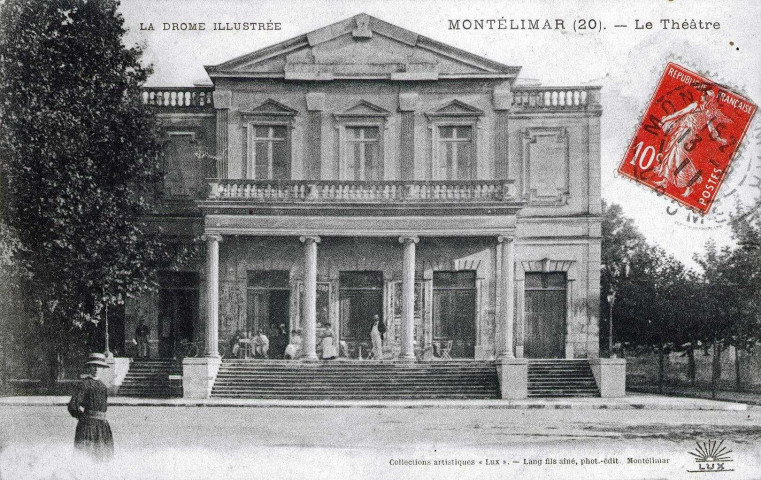 Le théâtre.