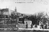 Le Pègue.- Vue du village et de l'église Saint-Marcel ou Saint-Mayne.