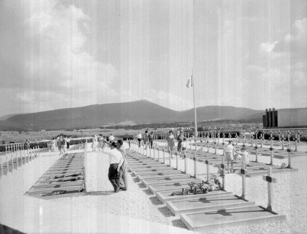 Vassieux-en-Vercors.- Le cimetière national du Vercors.