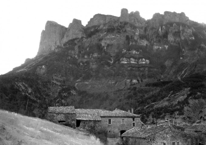 Chastel-Arnaud. - Le hameau des Auberts