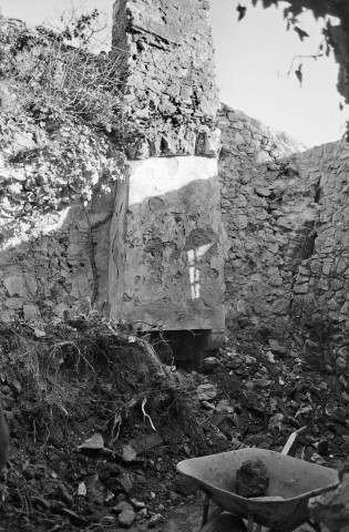 Mirmande.- La sacristie de l'église Sainte-Foy, après déblaiement.