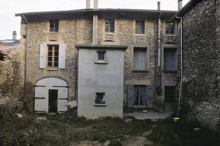 Charmes-sur-l'Herbasse.- La mairie côté cour.